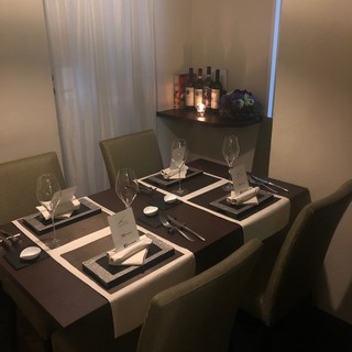 A private room in a hidden Italian Cuisine restaurant. For entertainment, dinner parties, and dates.