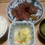 炙り牛たん万 - 牛たん焼き定食並(8切れ)