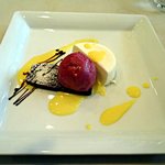 Bistrot Enry. - デザート（葡萄のアイスとブランマンジェとチョコケーキ）