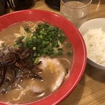 九州豚骨ラーメン どらいん - ♪どらいんラーメン¥760小ライス¥130
            