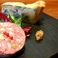 ルコントワール - 前菜：黒豚のパテ、ナスとサーモンのキッシュ