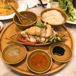 シンガポール海南鶏飯 - 海南雞飯はナツカシの味。ブラックソースの悪徳。