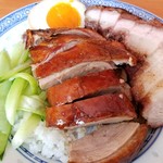 金陵 - 「皮付焼豚」と「焼きあひる」の2種盛り丼　1400円