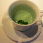 レフェルヴェソンス - ハーブティー。一杯目は青い色。