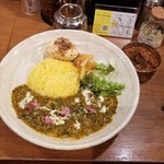 SPICY CURRY 魯珈 - 春の薫り。桜と菜の花と鰈のサグフィッシュキーマ＋るうろう煮玉子＋70倍ポークカレー～激辛style～のぷちカレー