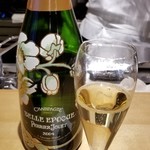 馳走 啐啄一十  - お酒②ペリエ・ジュエ・ベル・エポック2004
      同じベル・エポックの違う製法のシャンパーニュを同じ2004年のヴィンテージで飲み比べてみました。