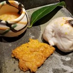 馳走 啐啄一十  - ③虎河豚白子の炭火焼き
      ④生くちこ
      ⑤炙り自家製ばちこ