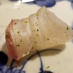 馳走 啐啄一十  - ⑧炙り真鯛(愛媛県来島海峡産・3日寝かせ)
      産卵期は春～初夏、旬は秋～晩冬
      釣り込んだ場所である今治の来島海峡の真鯛は地海老や小蟹を食べているので、旨みが深い
      炙りになると薫りも旨みも半端無いです！