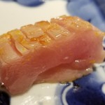 馳走 啐啄一十  - ⑩金目鯛(静岡県天竜川沖産・サスエ前田魚店・7日熟成)
      産卵期は夏、旬は秋～晩冬。
      金目鯛はギリギリ冬の魚で脂のりが良い。
      上品かつ濃い旨み、儚く消えるあと味、素晴らしいです。