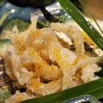 馳走 啐啄一十  - ⑮白魚(島根県宍道湖産)のサッと揚げ、唐墨掛け
      表面は軽く身はしっとり、そして小さなボディから旨みが拡がる。
      絶妙な揚げ加減に驚く。
      軽く振られた唐墨の旨みのある塩気がまた良い！