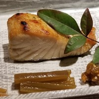 馳走 啐啄一十  - ⑱春鰆(静岡県駿河湾産・サスエ前田魚店・7日熟成)の炭火焼き、土筆(広島県太田川産)、蕗、もろみ味噌
                    土筆と蕗に全くエグみがなく素晴らしい。