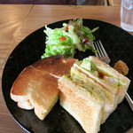 東向島珈琲店 - エビとアボカドのサンド（630円）