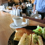 東向島珈琲店 - カウンター席。