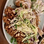 酒とタイ料理 ピッサヌローク - ①＋②を混ぜ混ぜします