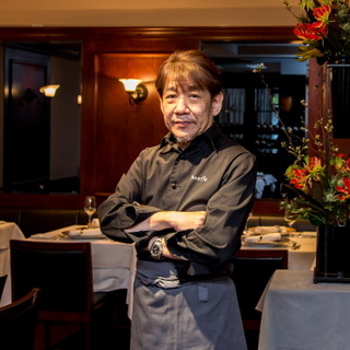 オーナーシェフの依田英敏氏が紡ぐフレンチは美食家たちを魅了