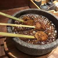 侘家古暦堂 祇園花見小路本店 - つくねは石焼きでタレをグツグツ煮詰めます。