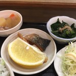 ささら - 肉じゃが ほうれん草おひたし 揚げ鮭