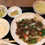 香港亭 - 牛肉のオイスターソース炒め定食