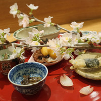 日本料理 太月 - 八寸：白魚天ぷら、ふき、つくし菜の花白和え、ホタルイカ沖漬け、たこ桜煮ゆずみそ、うすい豆胡麻豆腐