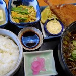 おぎ野 - 日替わりのエビフライとコロッケ。ころ蕎麦大盛。