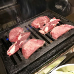 大衆ホルモン焼肉 順 - タン焼き焼き〜(´∀｀)