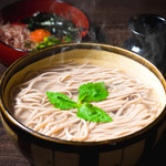 Kettle-fried soba and small bowl