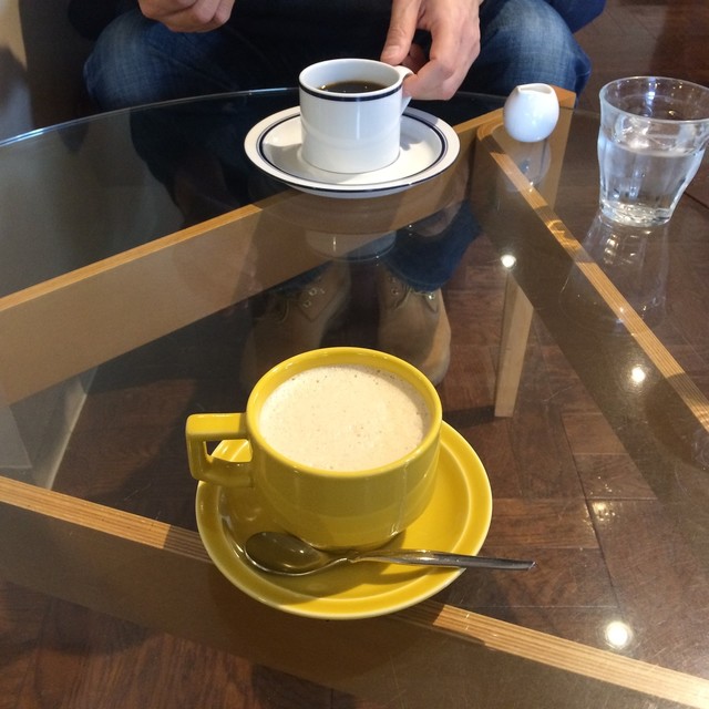カフェ エスケープ>