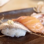 Sushi Izakaya Yataizushi - 手前からイワシ サーモン ゲソ