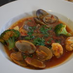 クッチーナ・オーラ・レガーレ - スズキのズッパ・ディ・ペッシェ