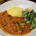 SPICY CURRY 魯珈 - 山菜祭！たらの芽とこごみと菜の花のトマトカレー