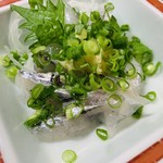 錦江湾 - お通しはサヨリ。