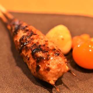 一番人気は当店こだわりの『つくね』です。