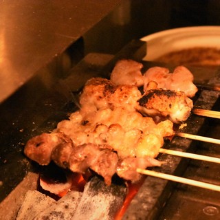 紀州備長炭で焼いた最高の焼鳥。大切な方のおもてなしにもぜひ。