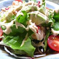 麓屋 京王プラザホテル - 小海老とアボカドのサラダ蕎麦 あっぷ