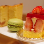 お茶とお菓子まやんち - フレジエ、抹茶と桜のマカロン、桜パウンドケーキ