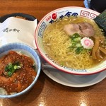 かもめ食堂 - サーモン丼セット