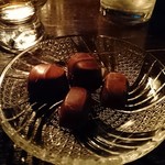 サイレンスバー - おつまみのチョコレートがこれまた良く合います♪