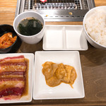 焼肉ライク - ◆うす切りカルビ&ホルモンセット(100g) 724円