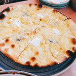 Pasta - チーズのピザ