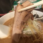 麺屋 雪風 すすきの店 - チャーシューのアップ、その１