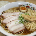 煮干鰮らーめん 圓 - 煮干らーめん　大盛りと　半ライス￥100