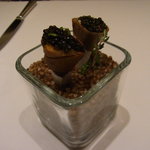 フロリレージュ - アヴァンアミューズ／蕎麦の実の畑に生えるキャビアのガレット