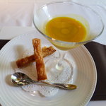 エルルカン・ビス - 人参のスープとチーズパイ