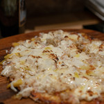 わいん食堂 Chez とし - 2019.3 絶妙！マンゴー＆ずわいがに薄焼きピザ（950円）