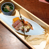 寿司 はせ川 西麻布店 - 【先附】
                      菜花辛子浸し 花鰹
                      寄せ数の子 帆立曙焼
                      つの字海老 キャビア
                      豆蛸旨煮 ちしゃどう生ハム巻 白魚香揚
                      