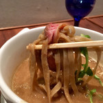 Gion Duck Noodles - 肉包み麺リフト