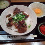 目黒キッチン - 本日は「牛すじ丼」をお願いしました。 結構、ヴォリュームが有りました♪