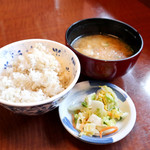 山かつ - ご飯と味噌汁と漬物