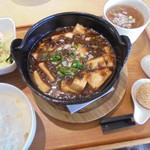 沙羅 - 鉄鍋のアツアツ麻婆豆腐
