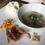 Anantara Maikhao Phuket Villas - 台湾粥モーニング